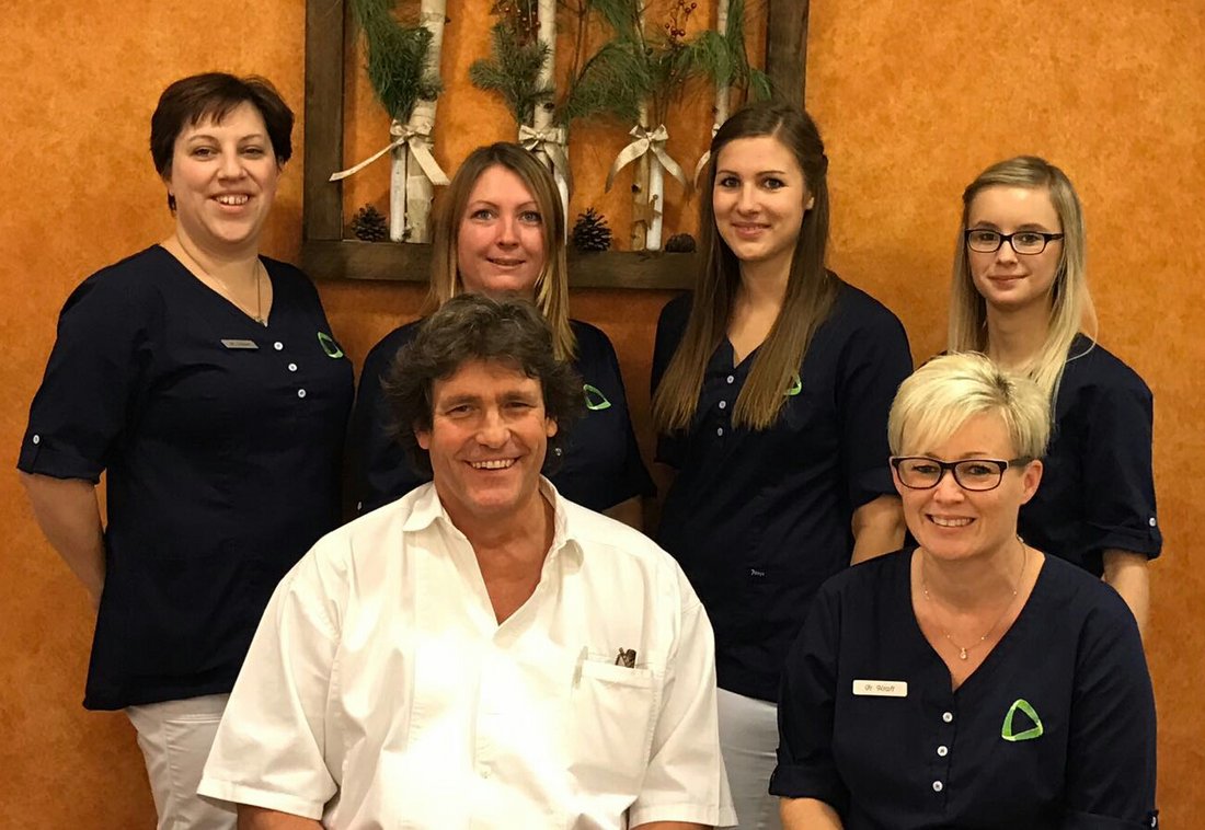 Team der Privatpraxis Dr. Buschatzky, Facharzt für Orthopädie Naturheilverfahren